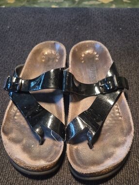 Mephisto Black Patent Thong Sandals with Buckle Strap